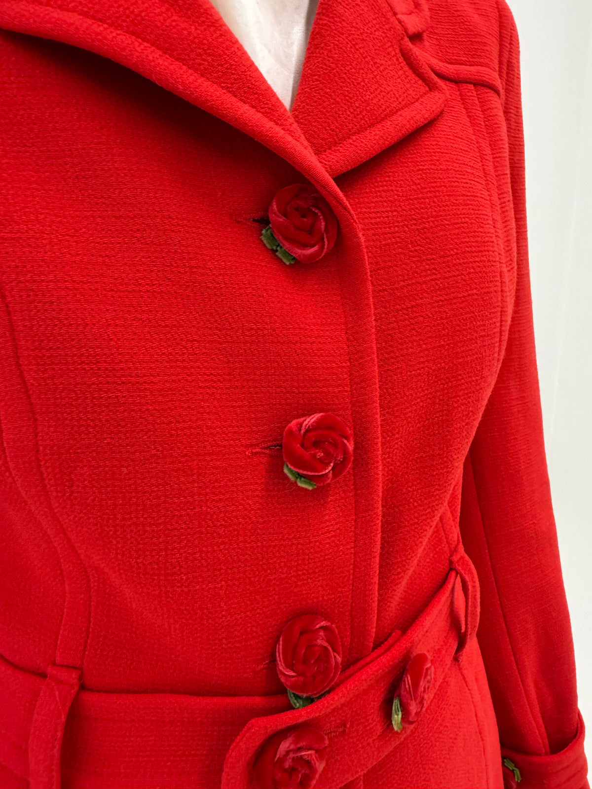Jacheta vintage couture cu aplicații 3D trandafiri și talie marcată din lana excepțională