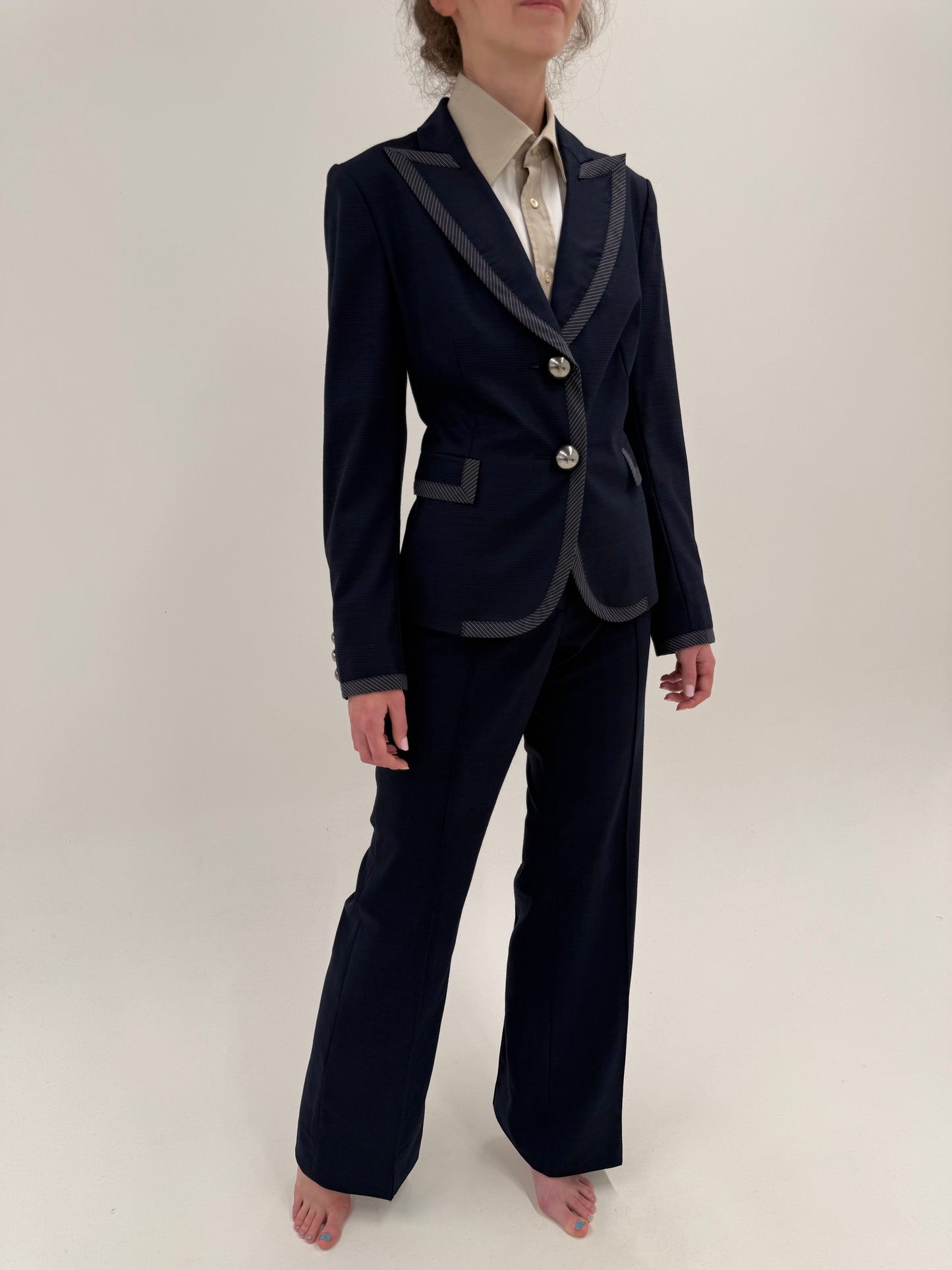 Costum Moschino în croi super actual din lana extrafina cu pantaloni palazzo