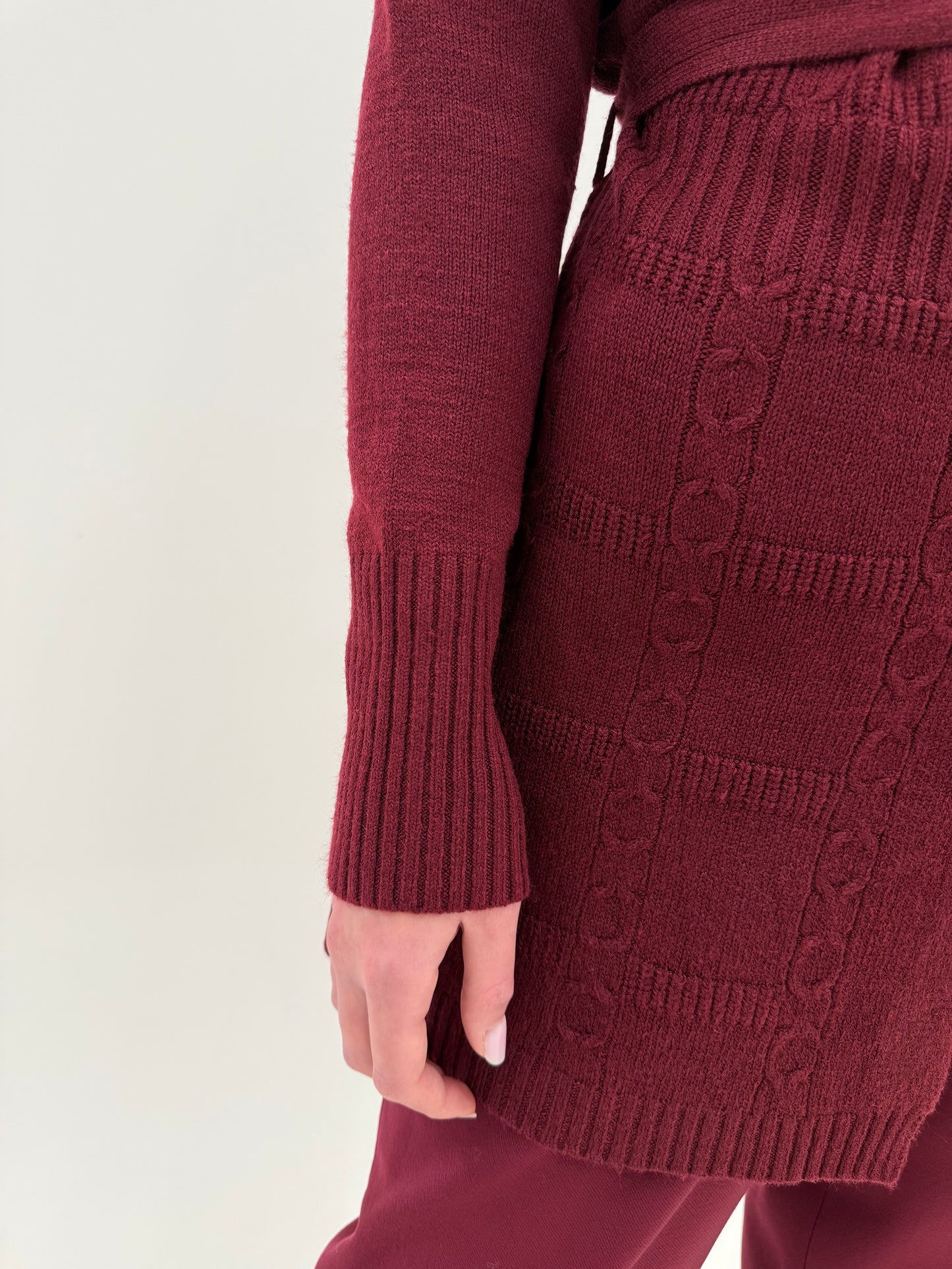 Cardigan lung gros burgundy din lana extrafina cu blană naturală și cordon