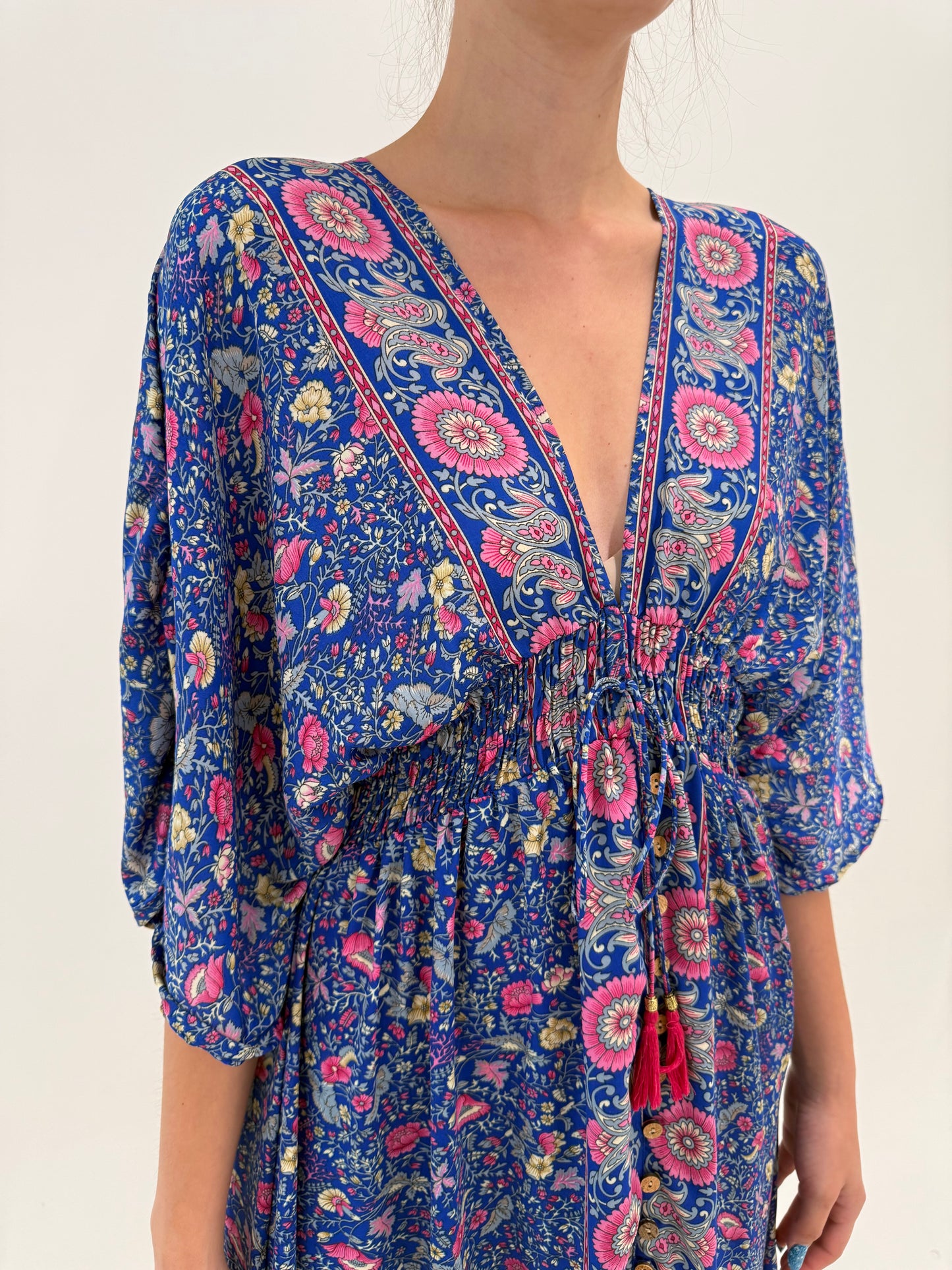 Rochie boho din mătase naturală în culori superbe și croi lejer cu talie elastică