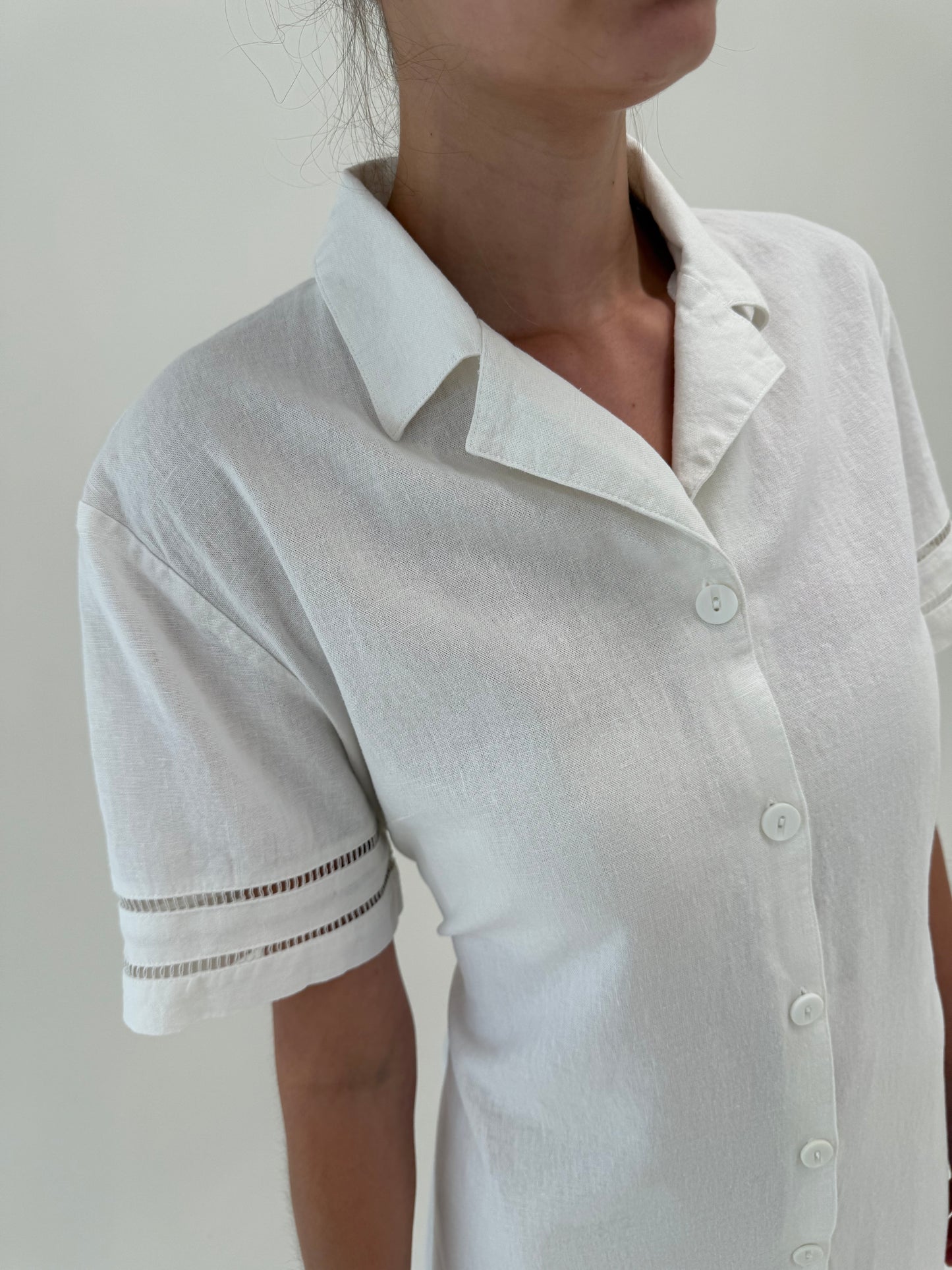 Rochie italiană tip cămașă din pânză de in și vascoza cu inserții brodate
