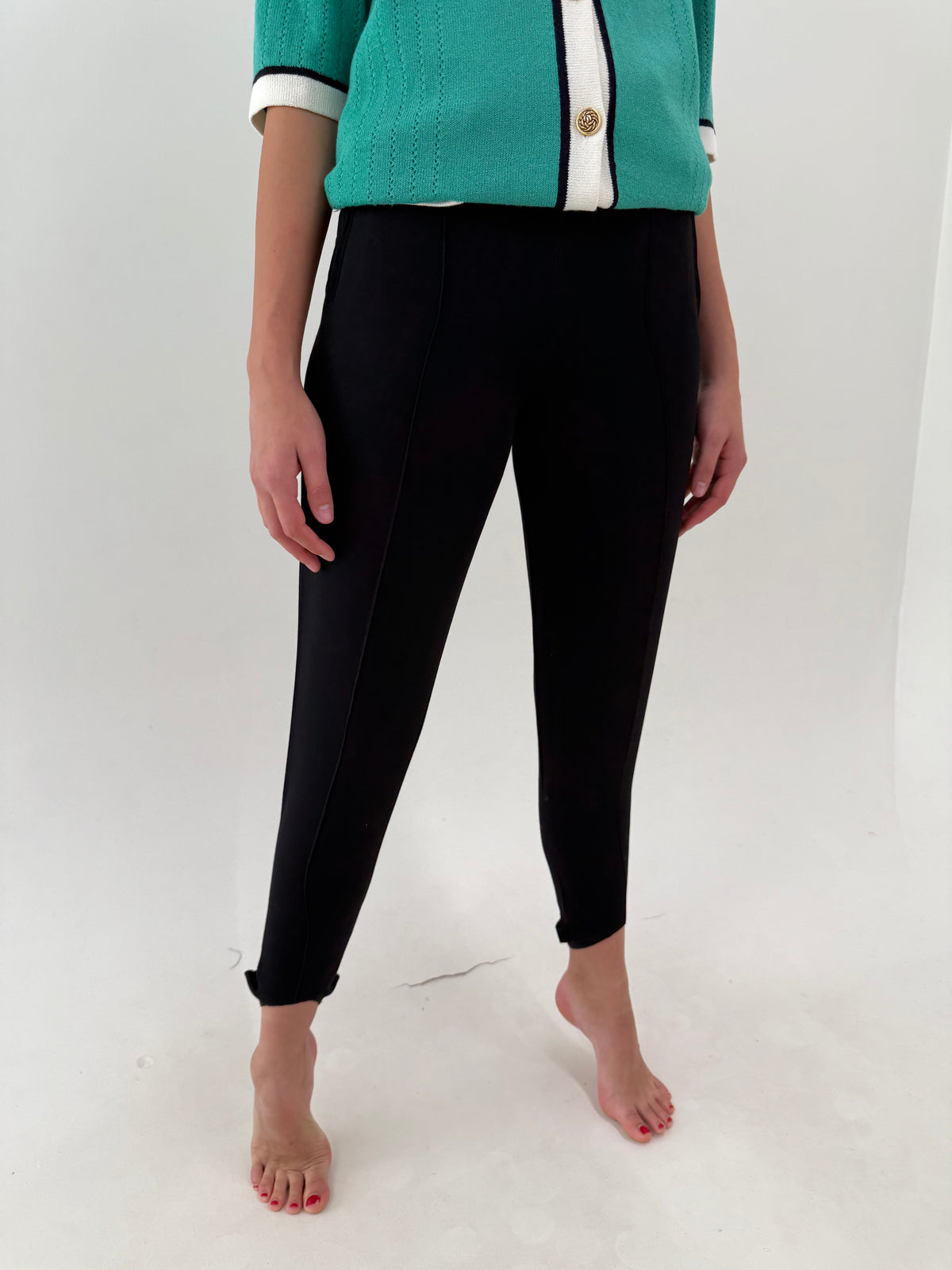 Pantaloni vintage tehnici cu prindere sub talpa și talie ultra înaltă negri