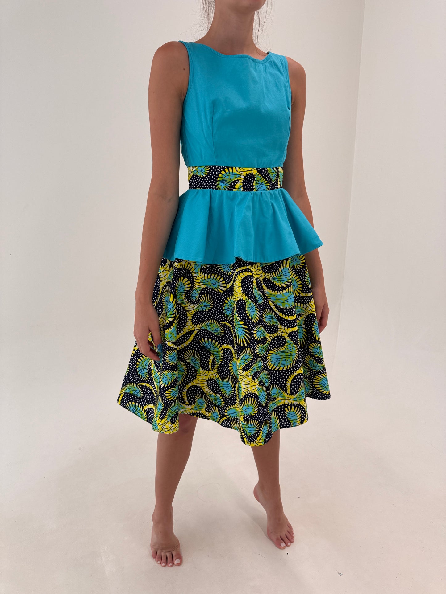 Rochie cu corsaj și peplum cambrata din canvas de bumbac printat manual