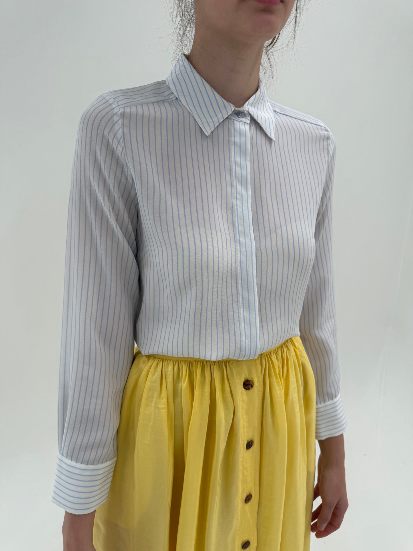 Cămașa nouă italiană din mătase naturală gama Max Mara cu dungi fine baby blue