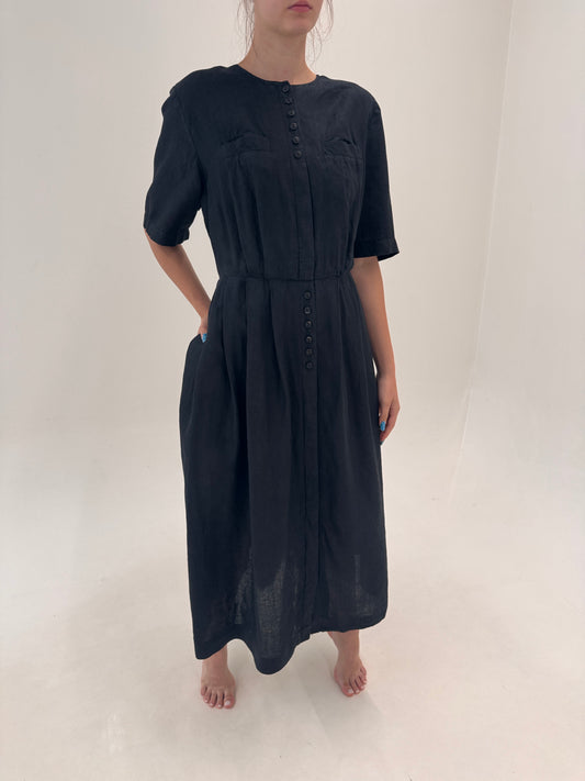 Rochie maxi neagră din in premium cu talie ultra înaltă marcată și buzunare