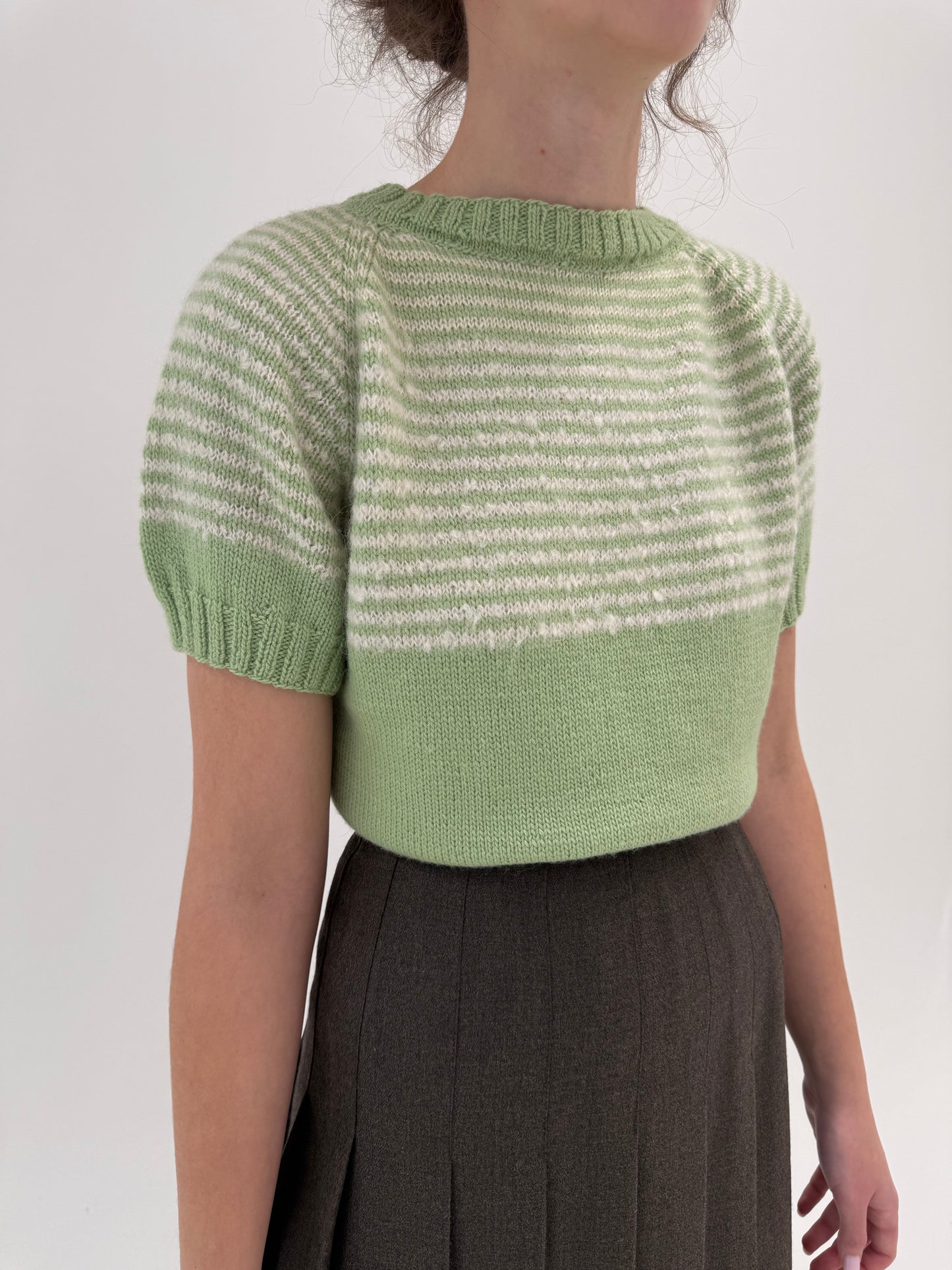 Top vintage lucrat manual din lana plină extrafina în culori pudrate