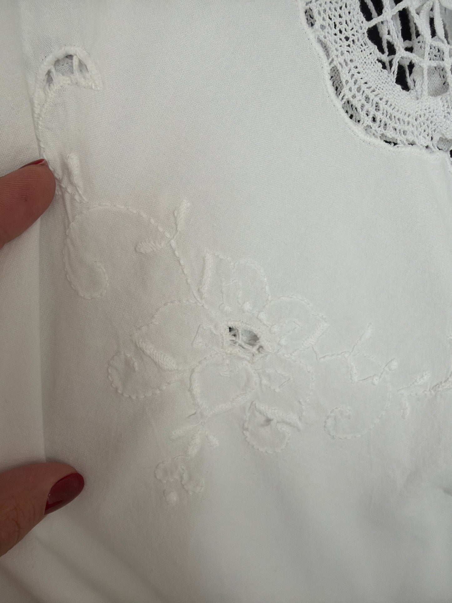 Kaftan excepțional din pânză de bumbac lucrat manual cu macrame și broderie