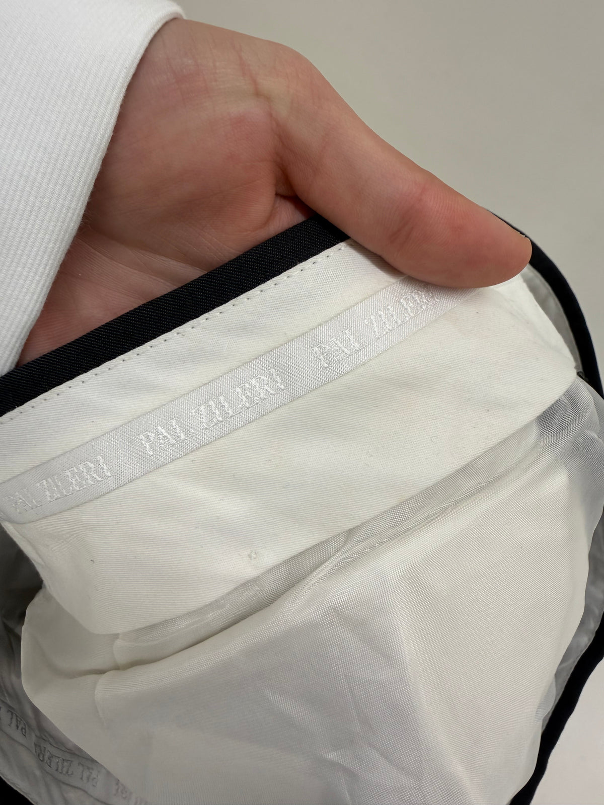 Pantaloni de brand luxury italian Pal Zileri cu talie ultra înaltă și pense din lana