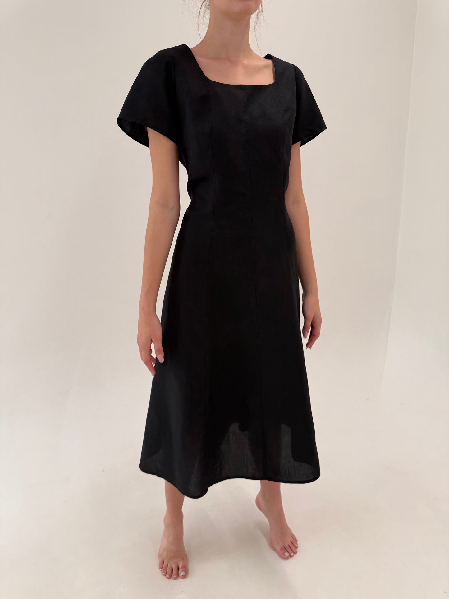LBD negru maxi din in premium in croi minimalistcu buzunare
