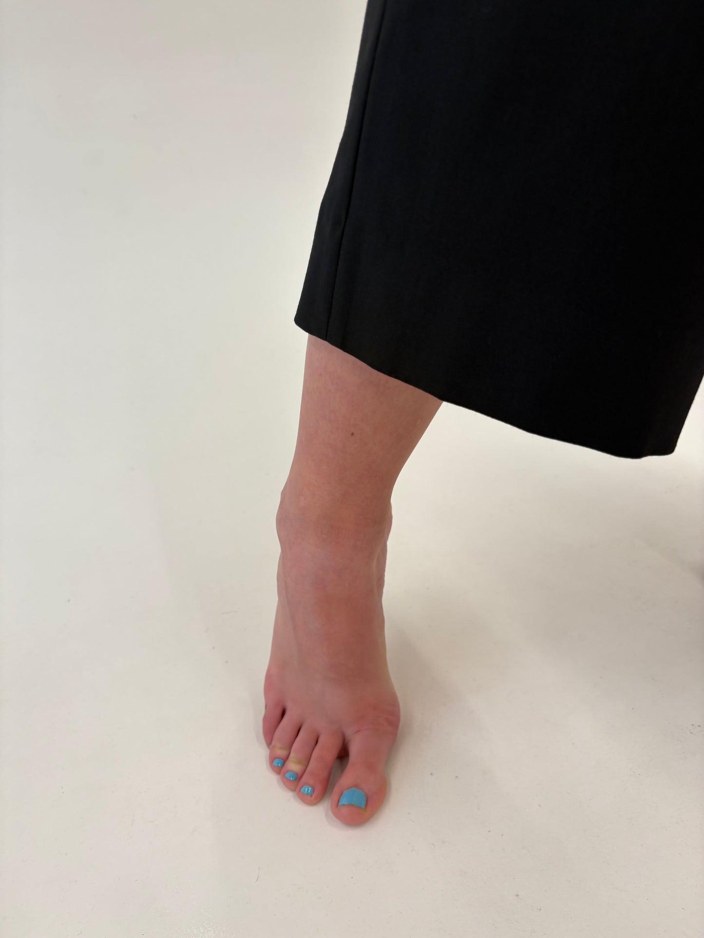 Pantaloni negri spre palazzo din lana extrafina de la zi la seară