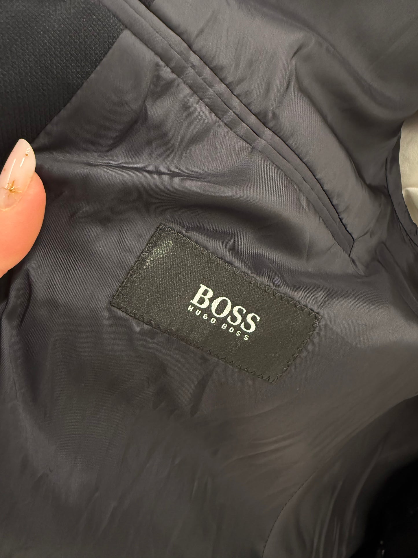 Sacou Hugo Boss de sezon cald în croi actual
