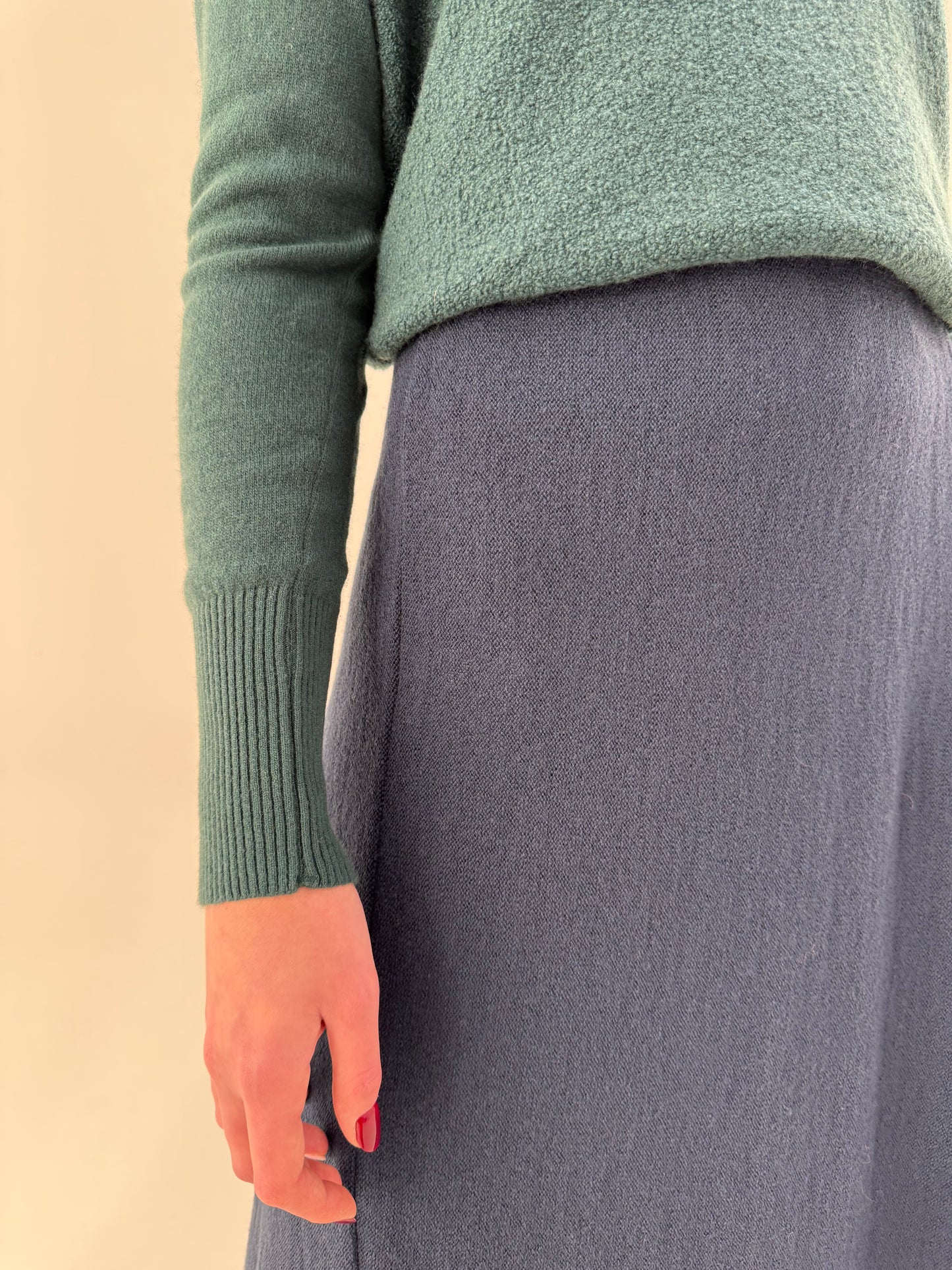 Fustă maxi jeans blue din tricot dens de lana merino extrafina în croi A-line