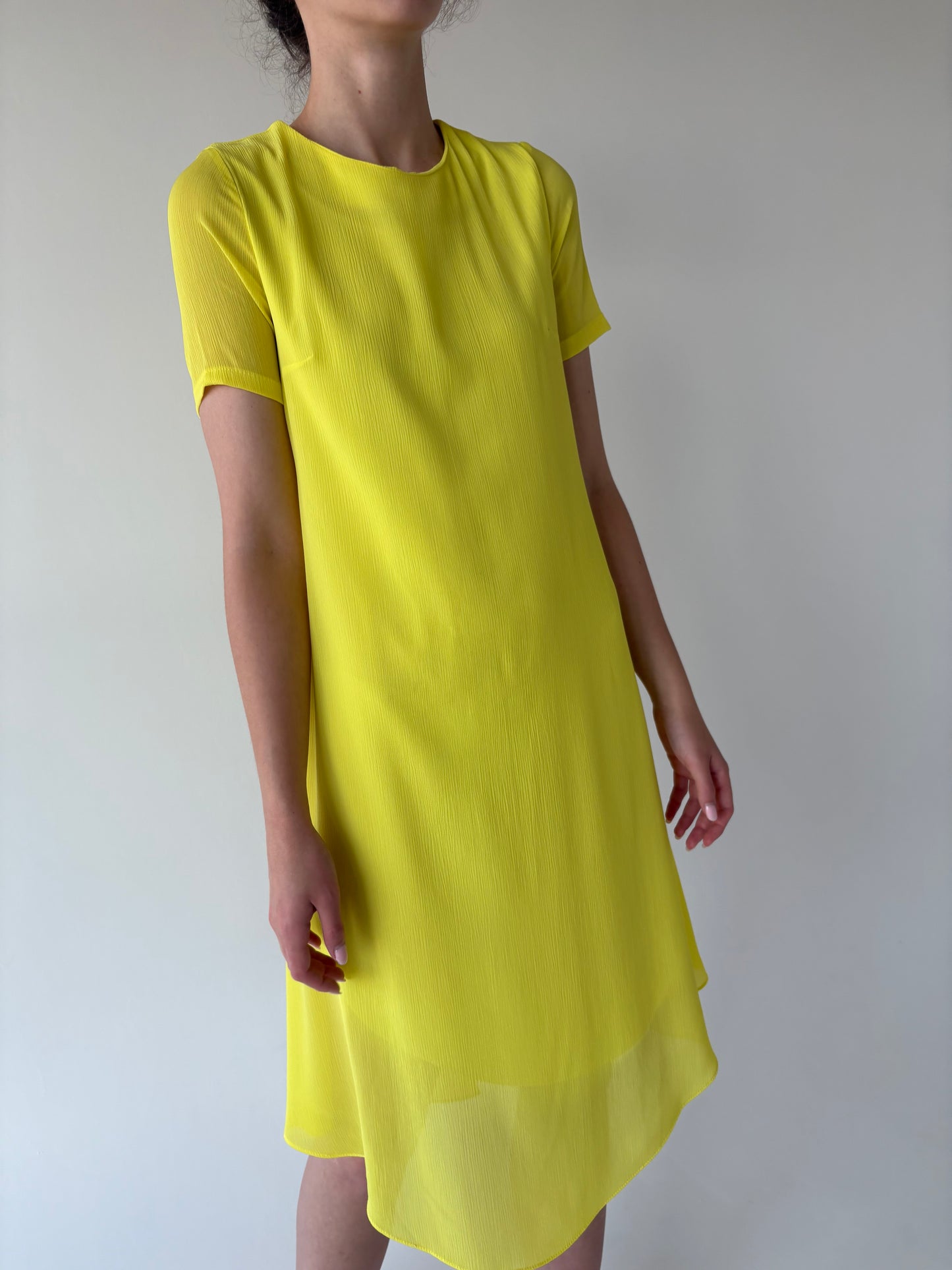 Rochie lime yellow neon din triplu voal texturat în croi minimalist