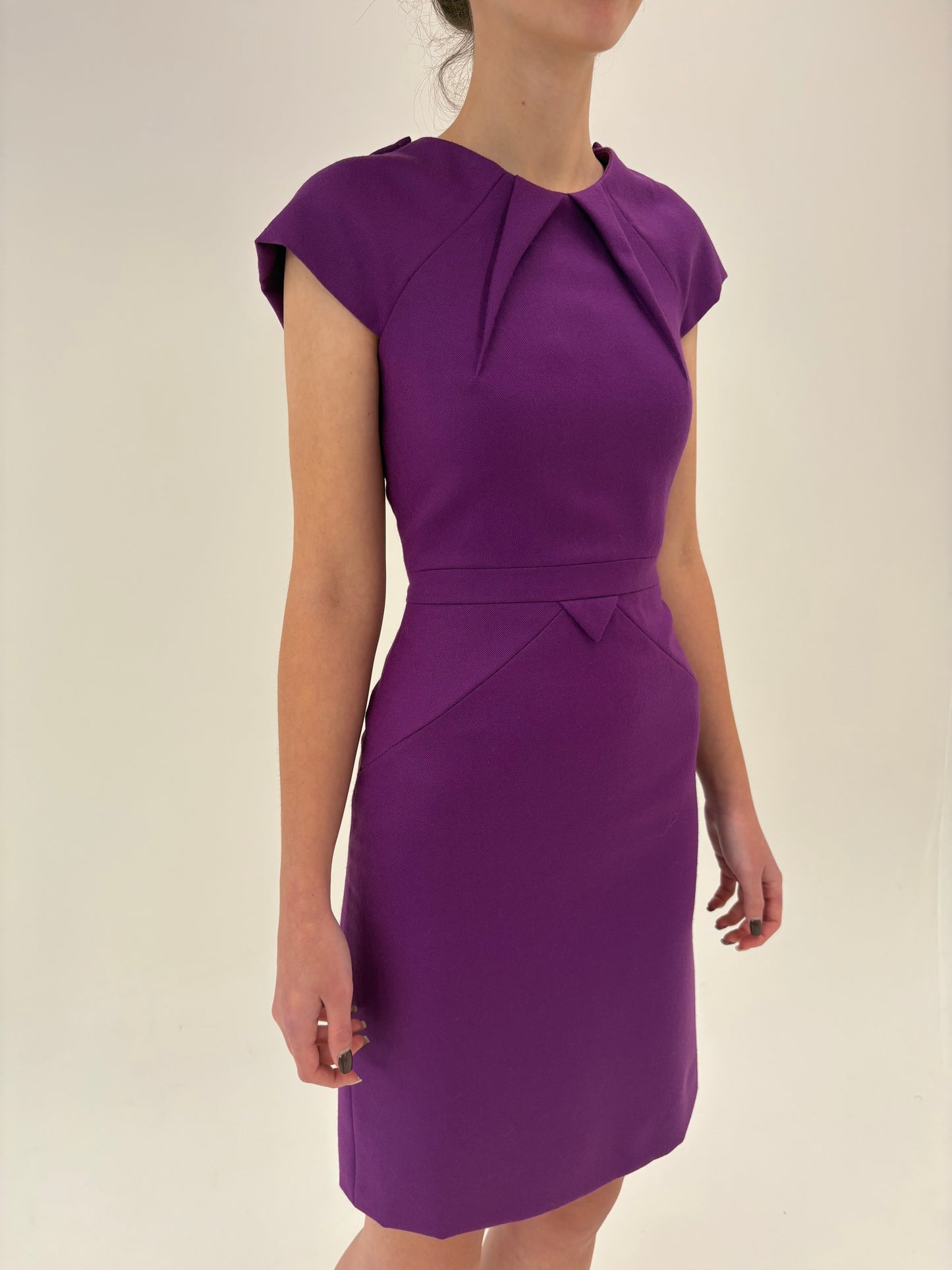 Rochie business in croi elevat cu fronseuri din lana extrafina