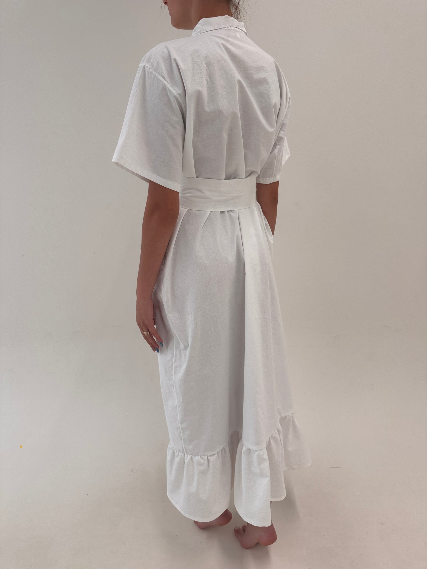 Rochie maxi bijuterie din pânză de in cu broderie manuală delicată și cordon