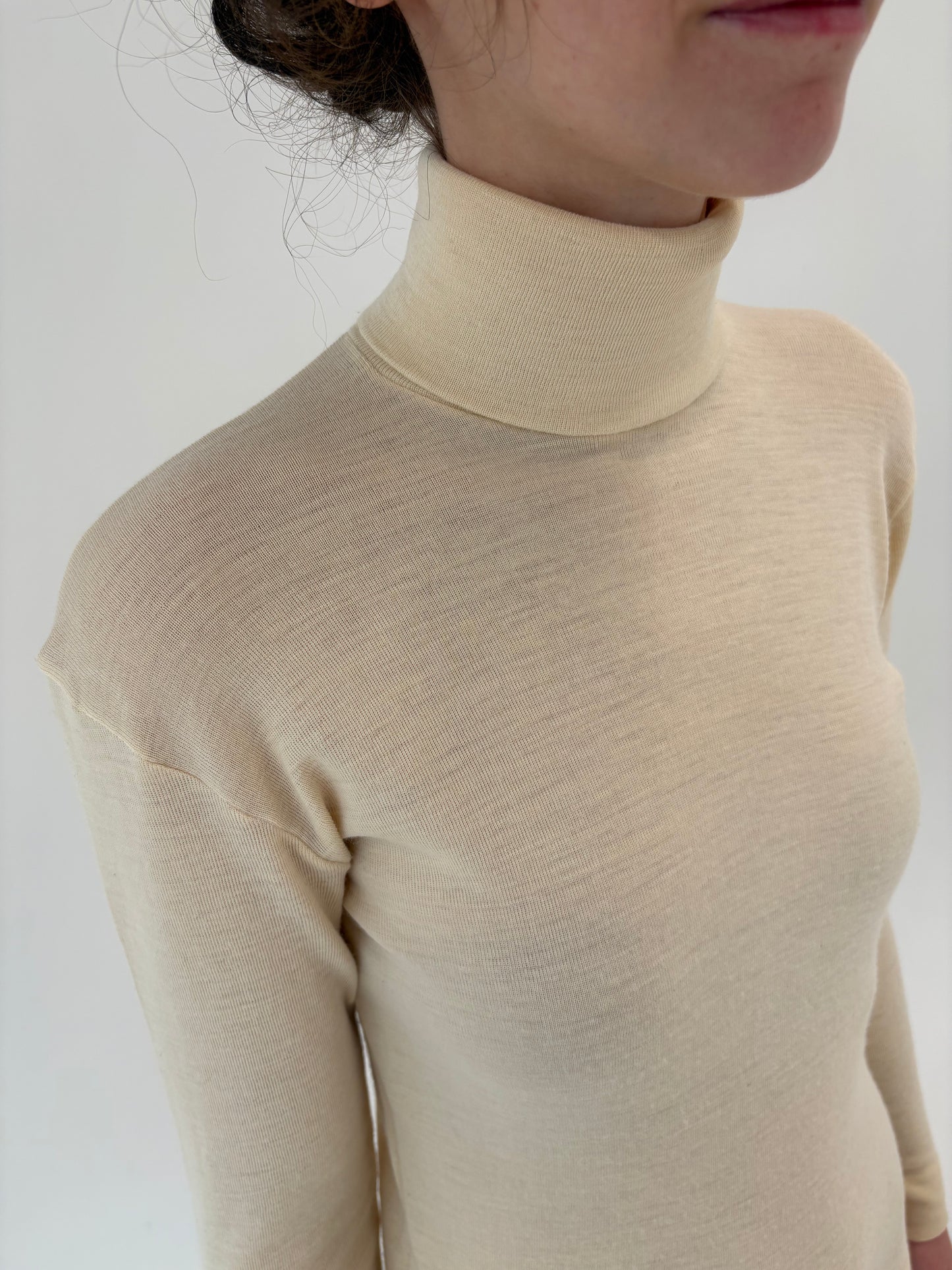 Maleta butter nude italiana din lana extrafina irestringibila