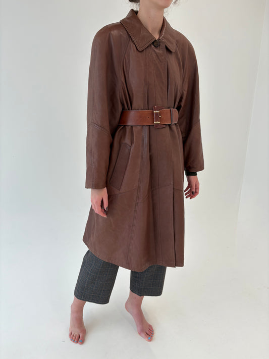 Pardesiu vintage chocolate brown petite în croi drapat din piele naturală