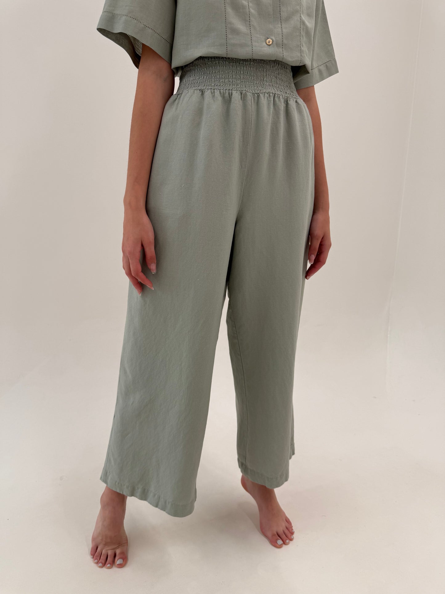 Pantaloni super vaporoși palazzo sage green din in cu talie ultra marcată elastică