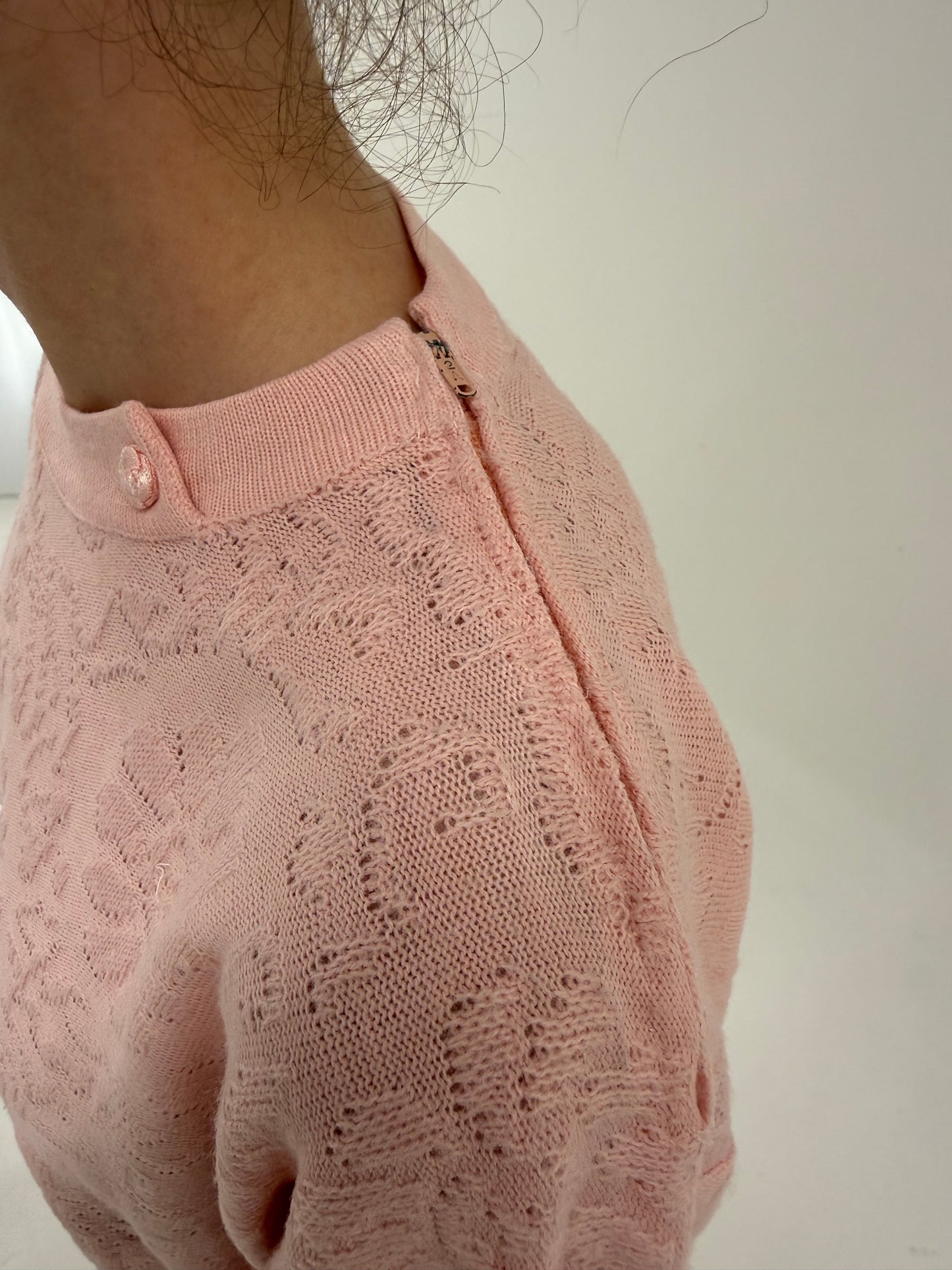 Pulover vinatge dantelat roz pudrat din lana extrafina