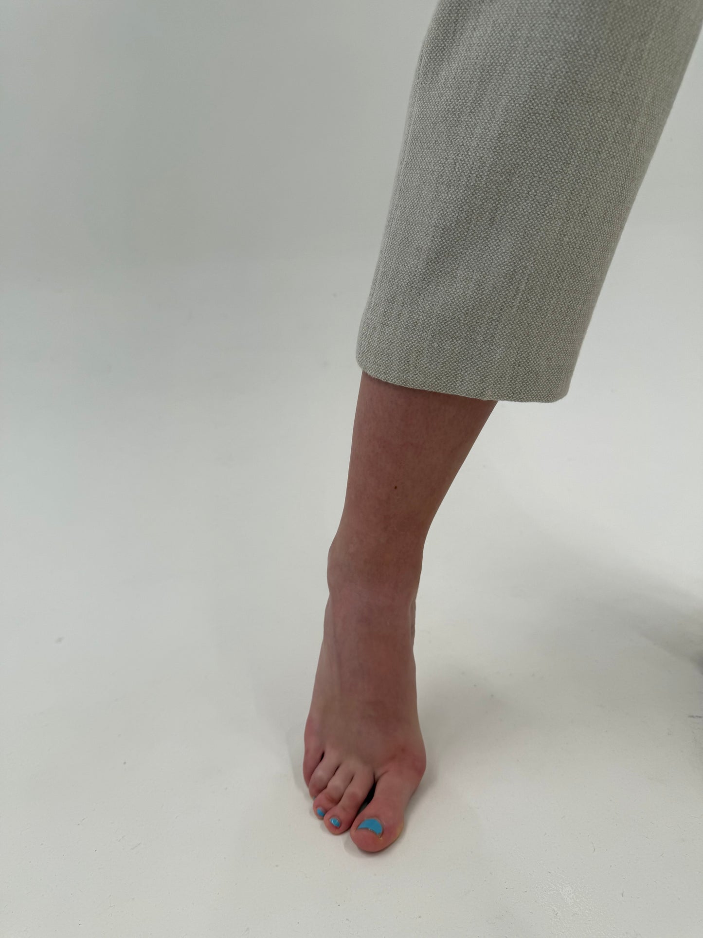 Pantaloni light nude din lana plină extrafina cu talie înaltă