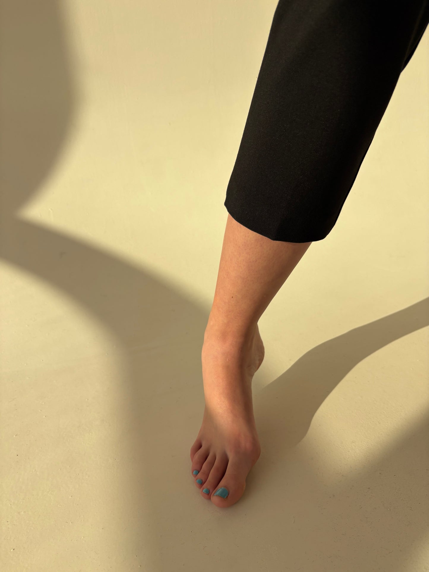 Pantaloni negri petite țigaretă din stofă confort din mix de lana extrafina