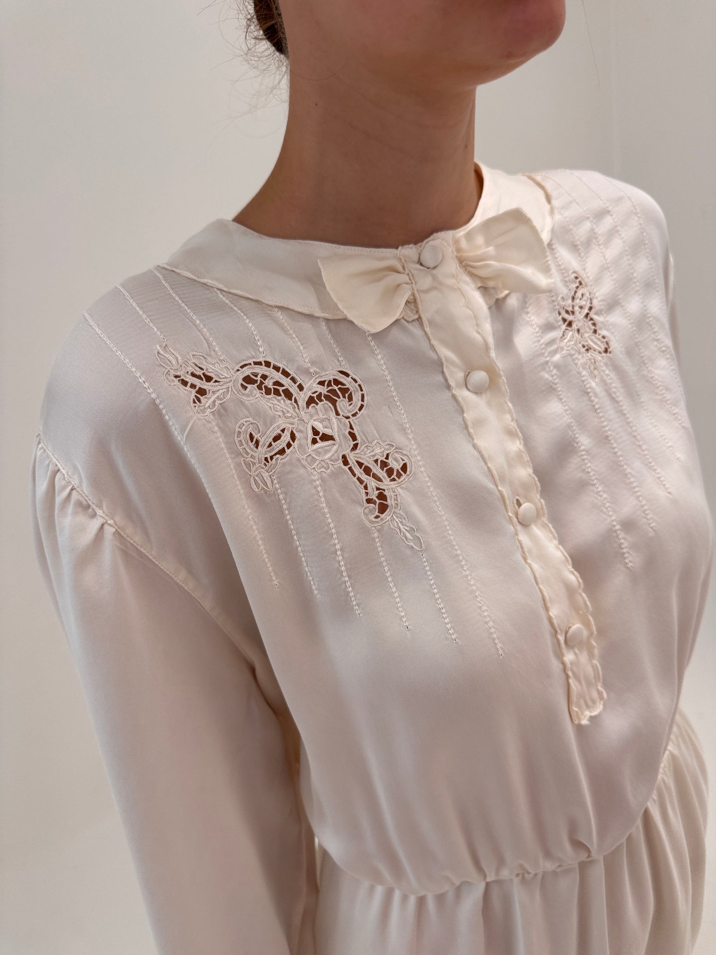 Rochie italiana butter white bijuterie din mătase naturală brodată manual