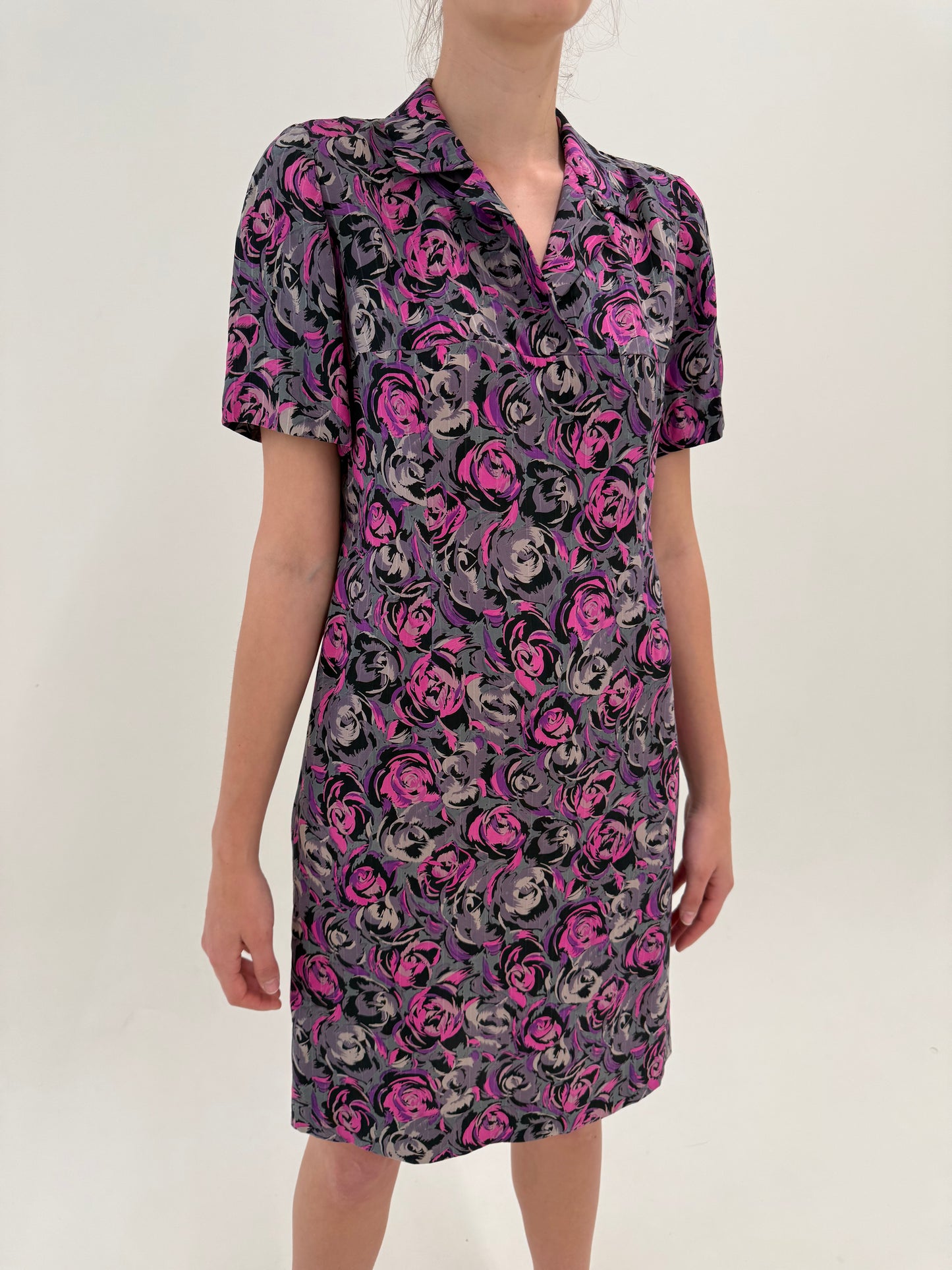 Rochie de zi în croi clasic din mătase naturală cu print superb fucsia
