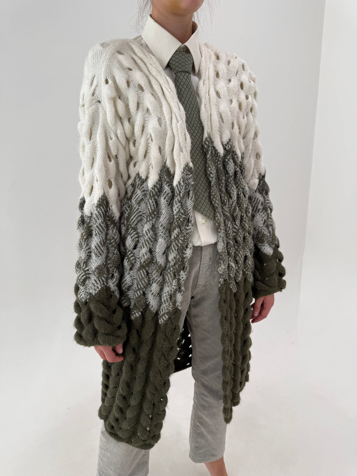 Mantou spectaculos din tricot texturat de lana cu efect degrade