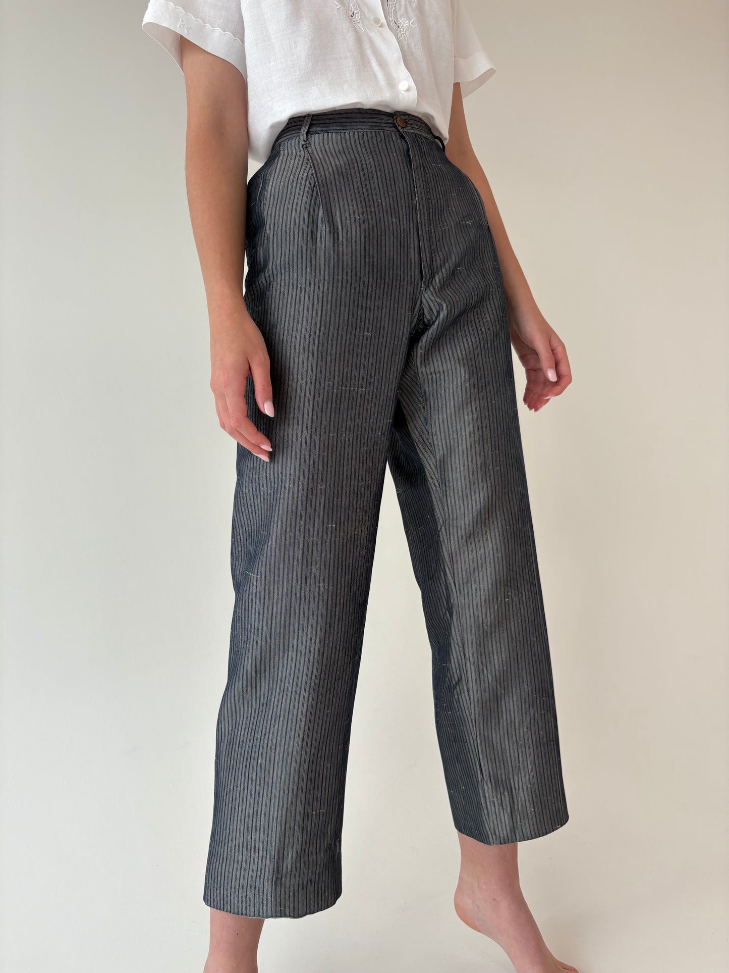 Pantaloni vintage cu pense dark silver gray din pânză de mătase naturală
