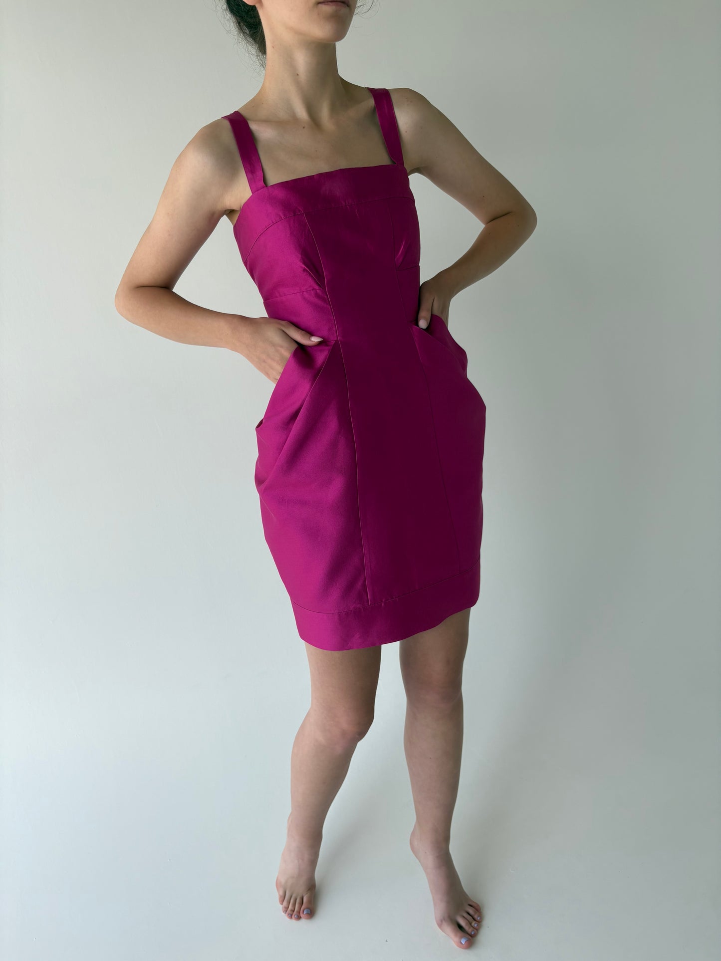 Rochie fucsia din mătase naturală în croi structurat