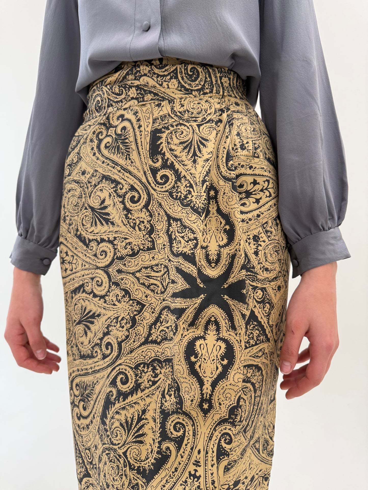 Fustă maxi petrecută din mătase naturală cu print paisley camel