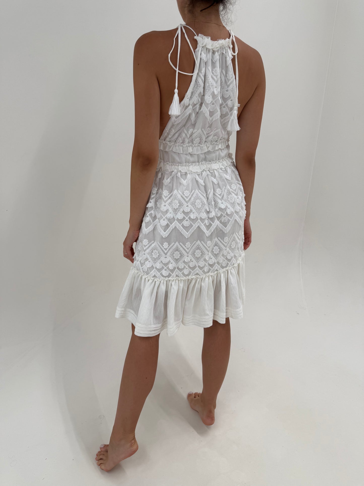 Rochie albă boho excepțională din bumbac luxury cu inserții fine de franjuri