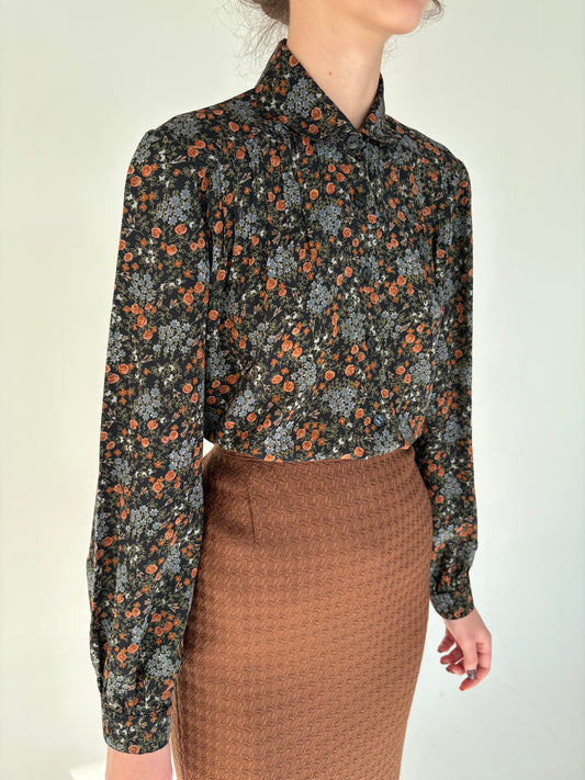 Cămașa vintage cu print floral delicat
