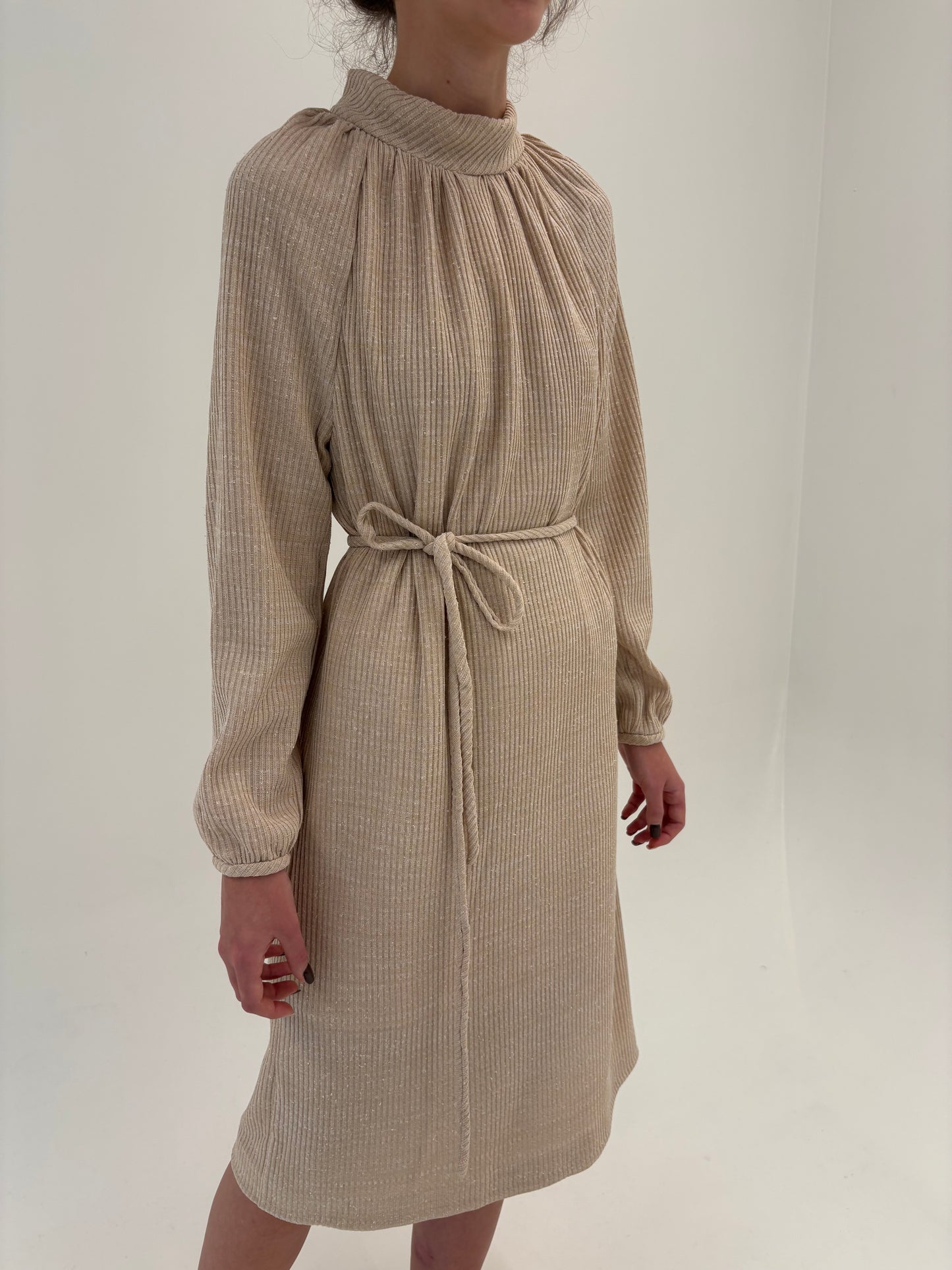 Rochie vintage light nude tricot ribbed cu lana și talie marcată reglabilă