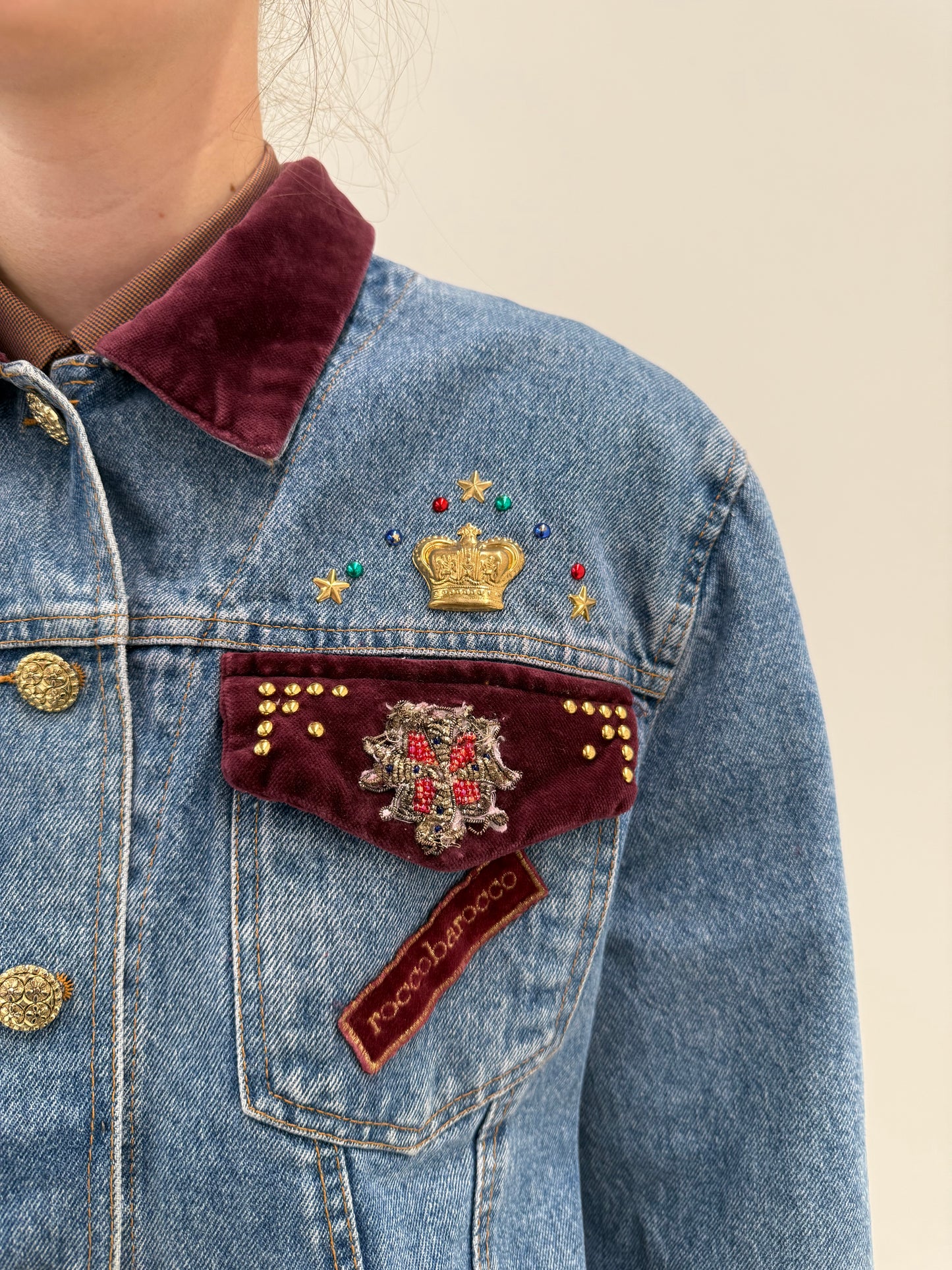 Geacă vintage bijuterie Rocco Barocco din jeans cu aplicații manuale