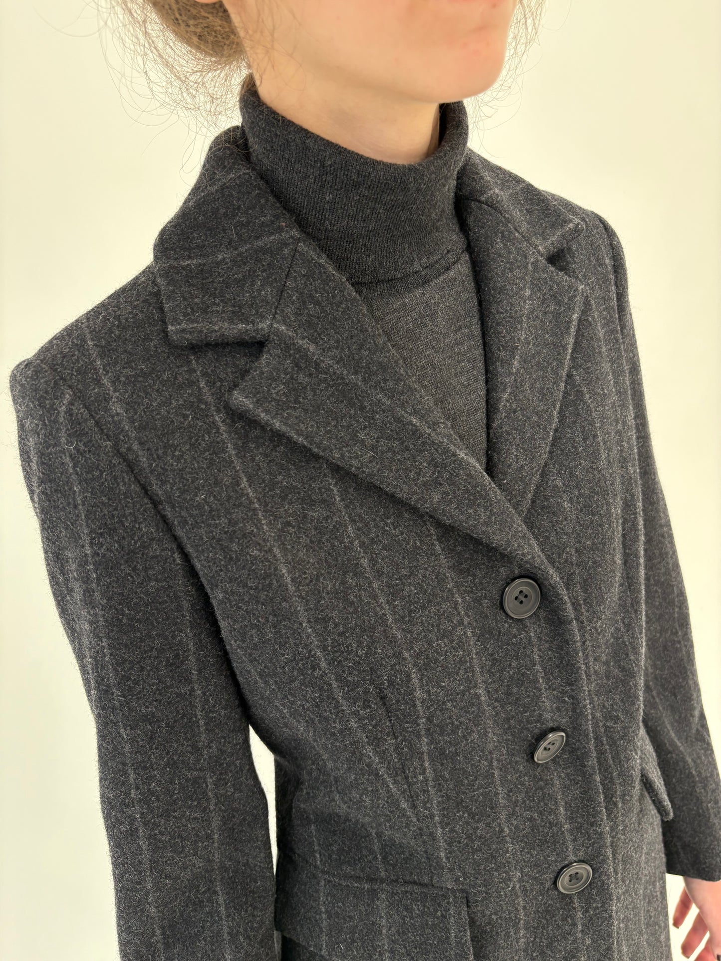 Palton italian charcoal gray ușor cambrat din stofă groasă 80% lana