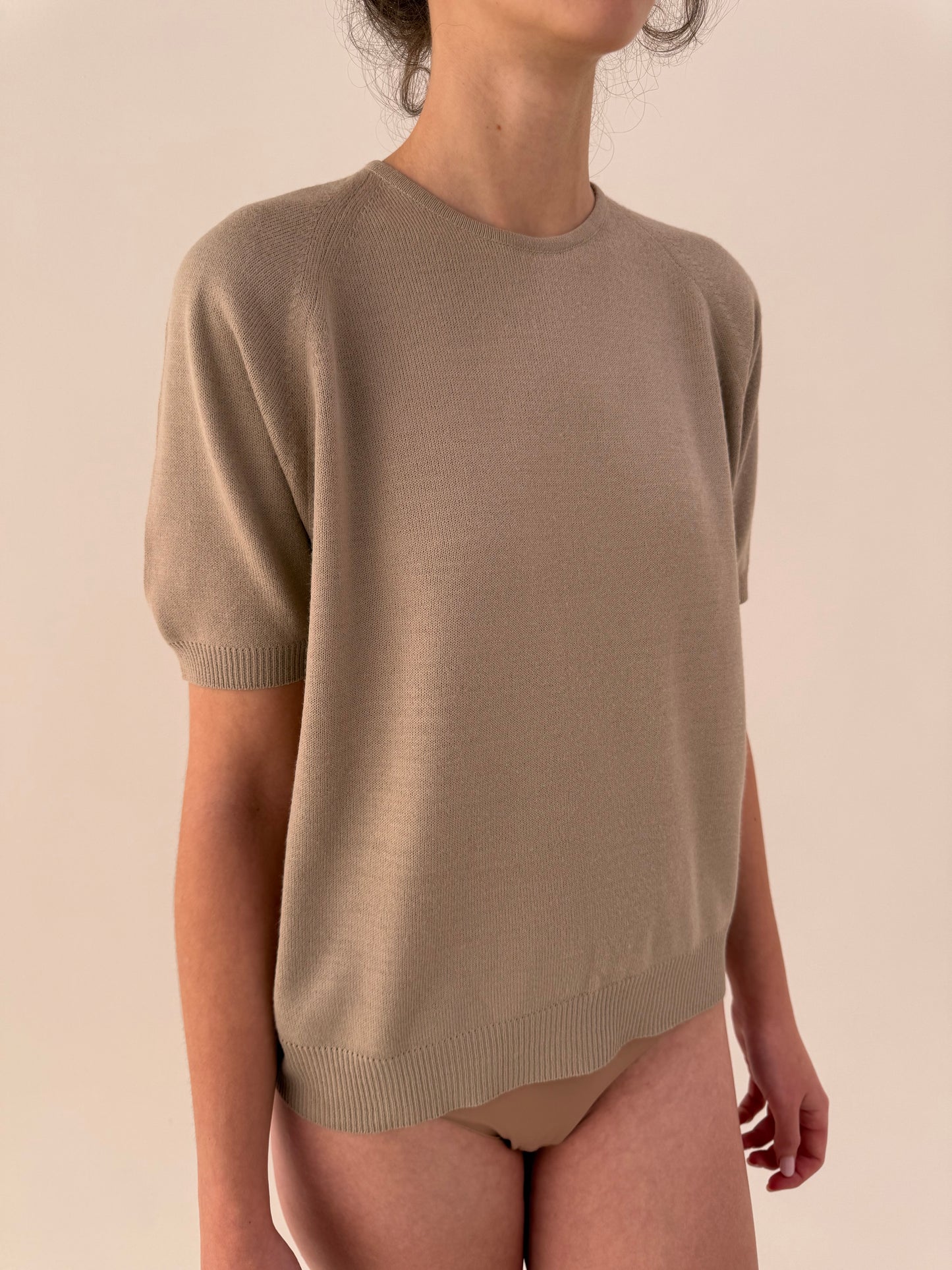 Top vintage sand nude italian din lana extrafina de gramaj mare