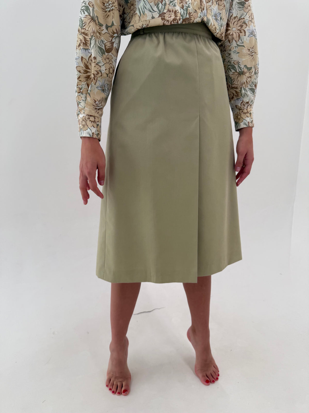 Costum vintage din gabardină de bumbac light kaki în croi retro modern