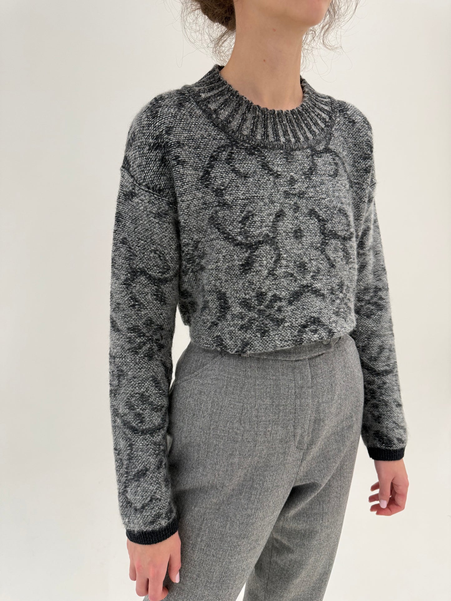 Pulover italian din lana extrafina plină cu print stilizat și inserție argintie discretă