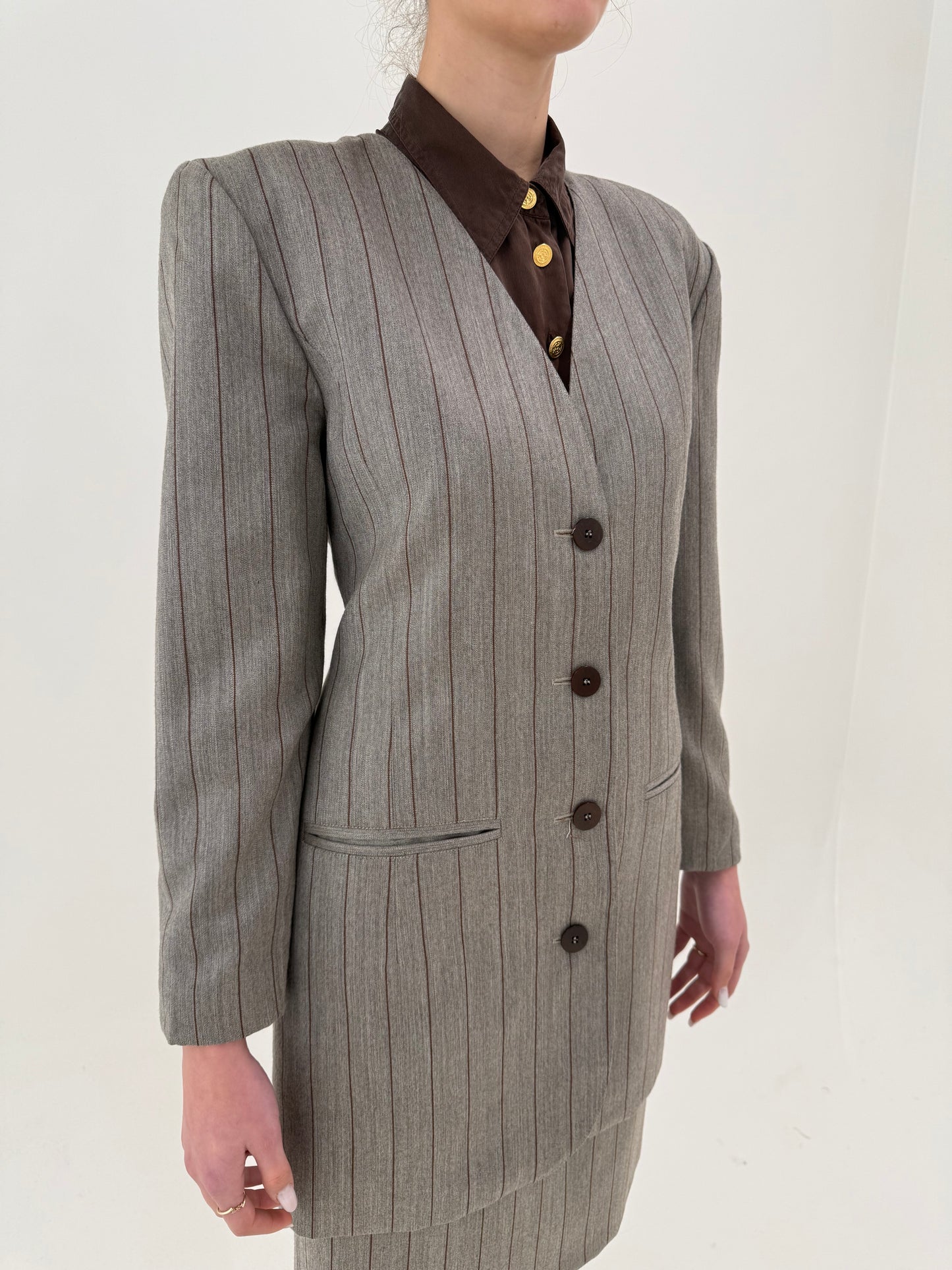 Deux piece din stofă subțire de lana extrafina și cașmir cu dungi fine verticale