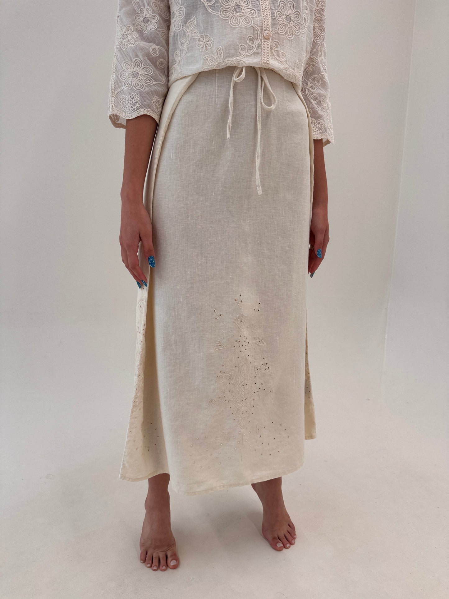 Fustă maxi light nude în croi extrem de chic dublu petrecut din in premium cu broderie anglaise