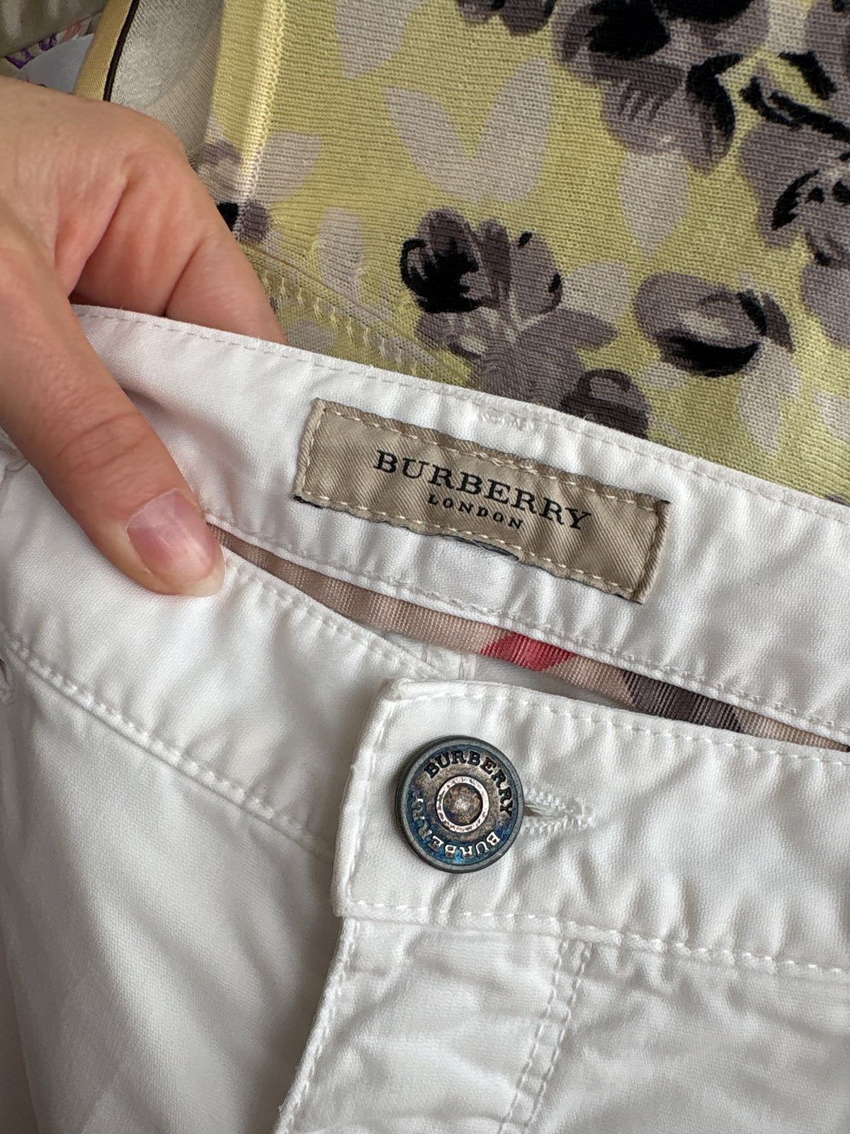 Pantaloni Burberry petite din canvas ultra confort în croi clasic atemporal