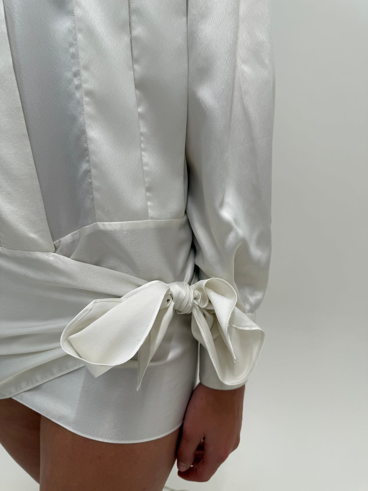 Cămașa old vintage anii 70 Pierre Cardin in croi reintrat în trend din satin gros