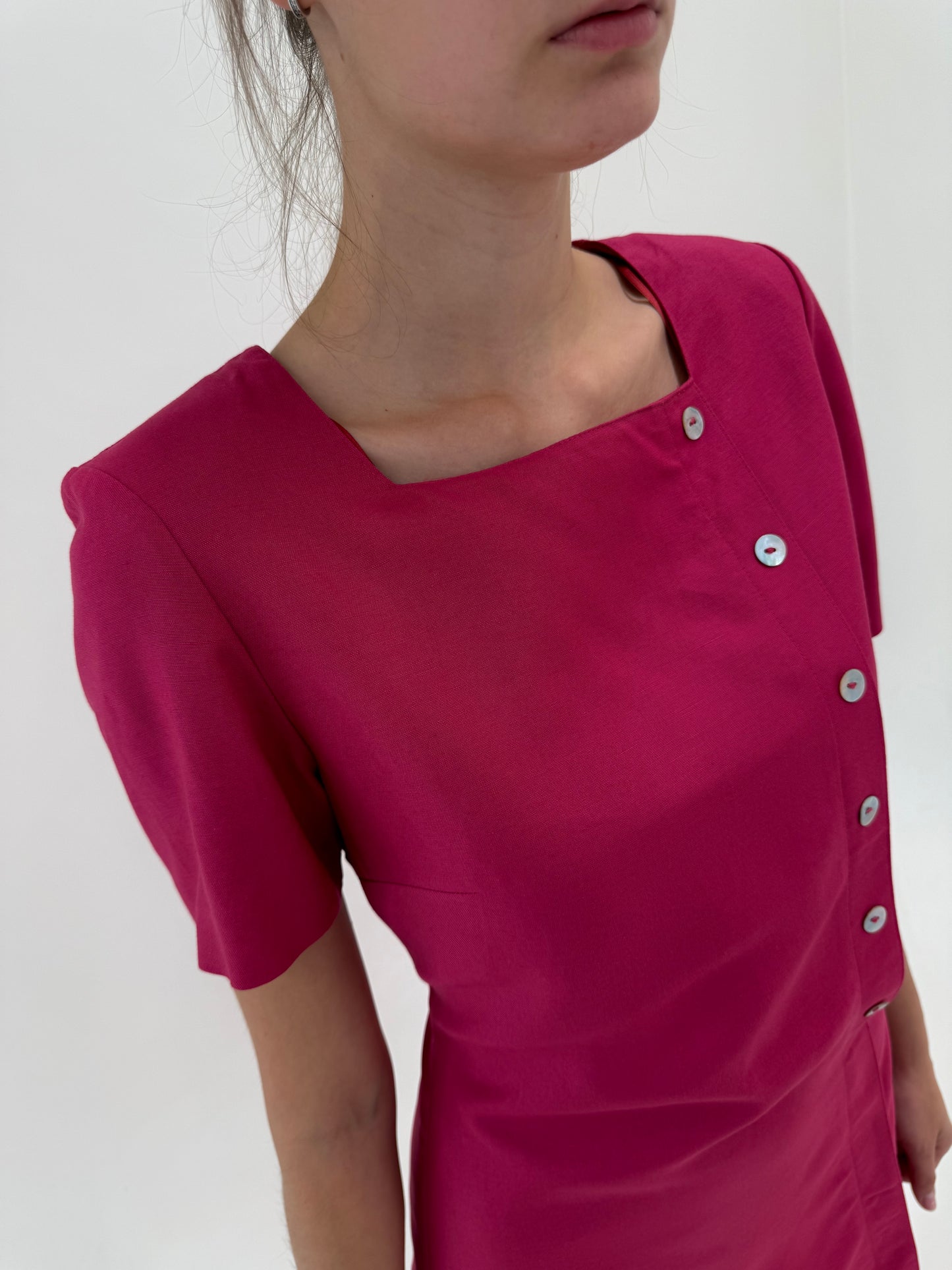 Rochie maxi fucsia în croi minimalist din pânză de in și vascoza