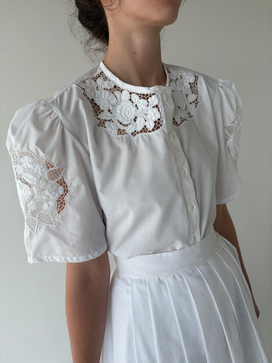Cămașa vintage cambrata din pânză de bumbac cu broderie excepțională