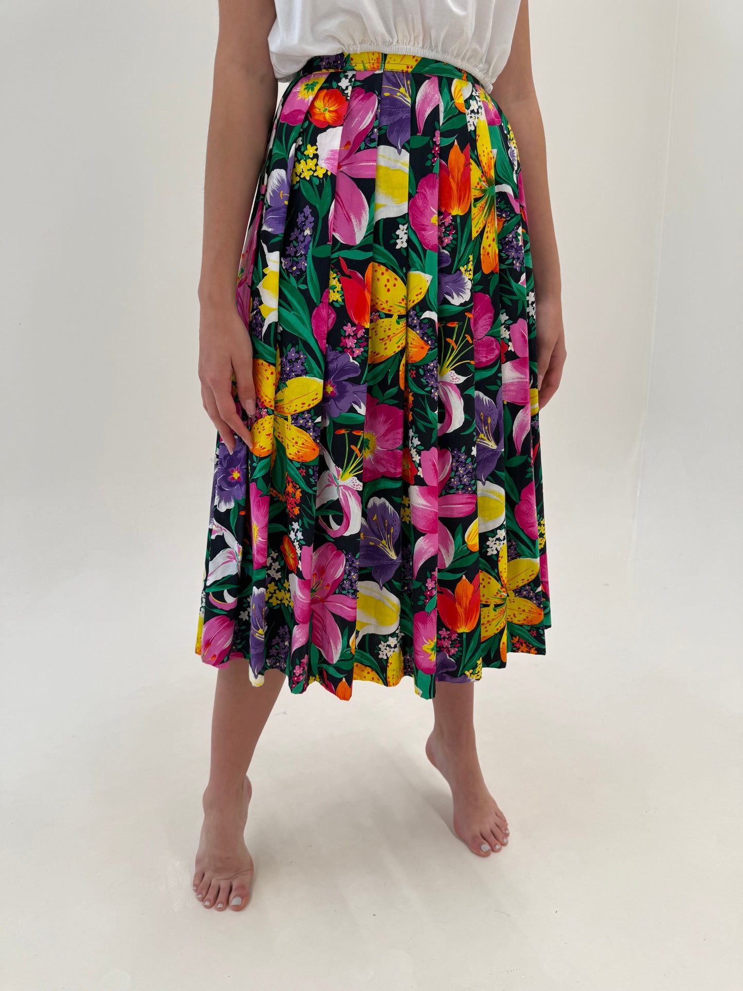 Fustă vintage plisată în culori superbe cu print floral din bumbac premium