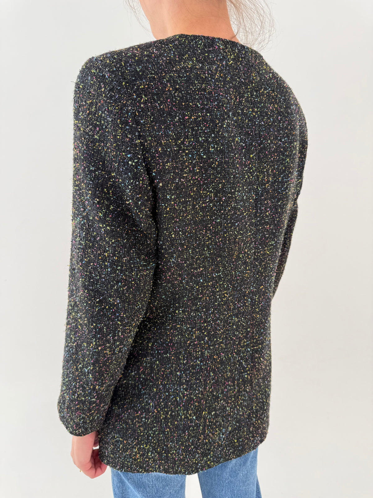 Sacou cambrat în croi lung din tweed negru curcubeu și nasturi pastel