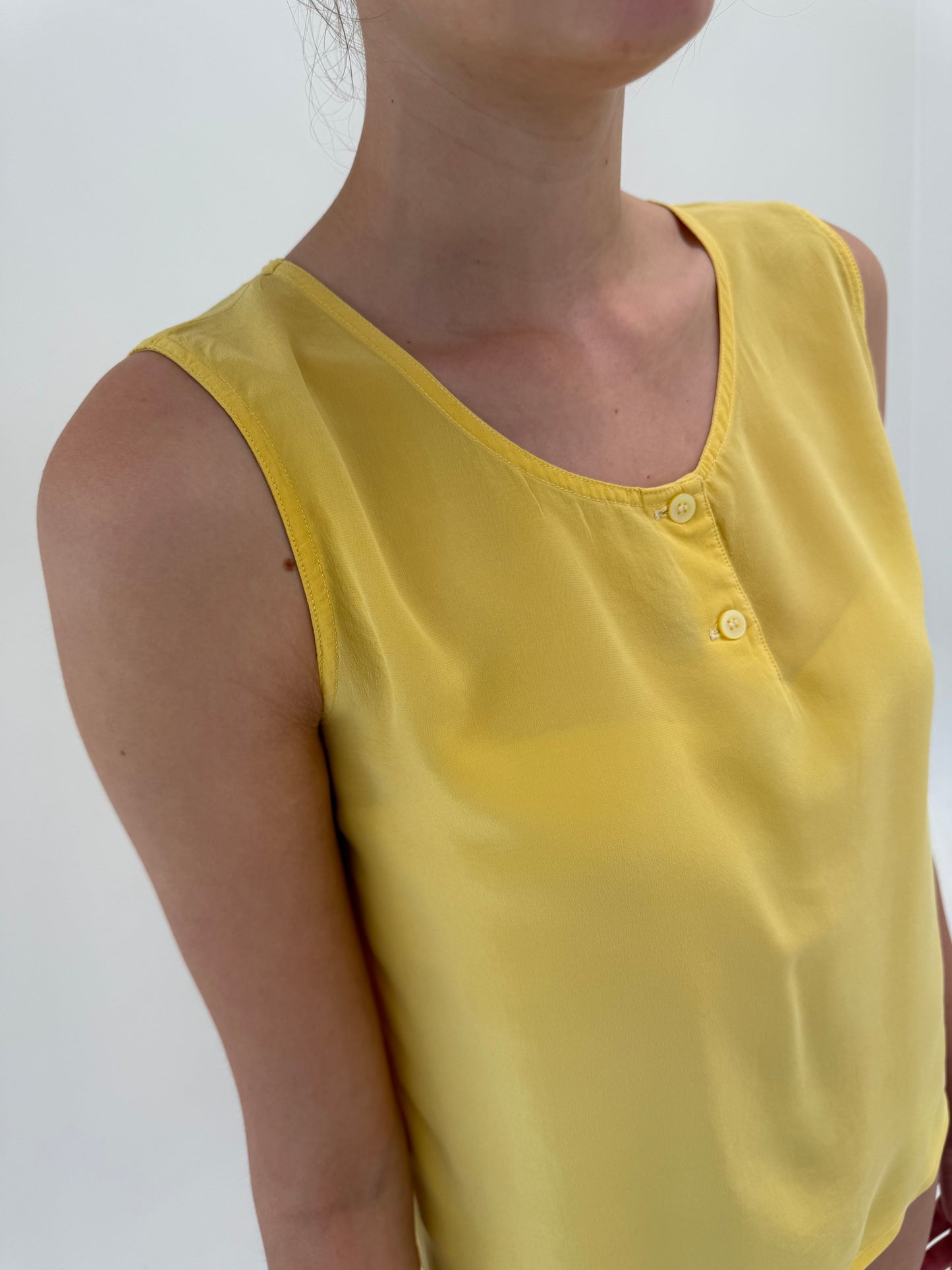 Top butter yellow din mătase naturală în croi minimalist