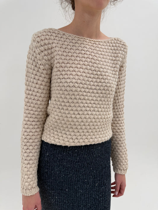 Pulover light nude texturat din lana extrafina cu decolteu bărcuță