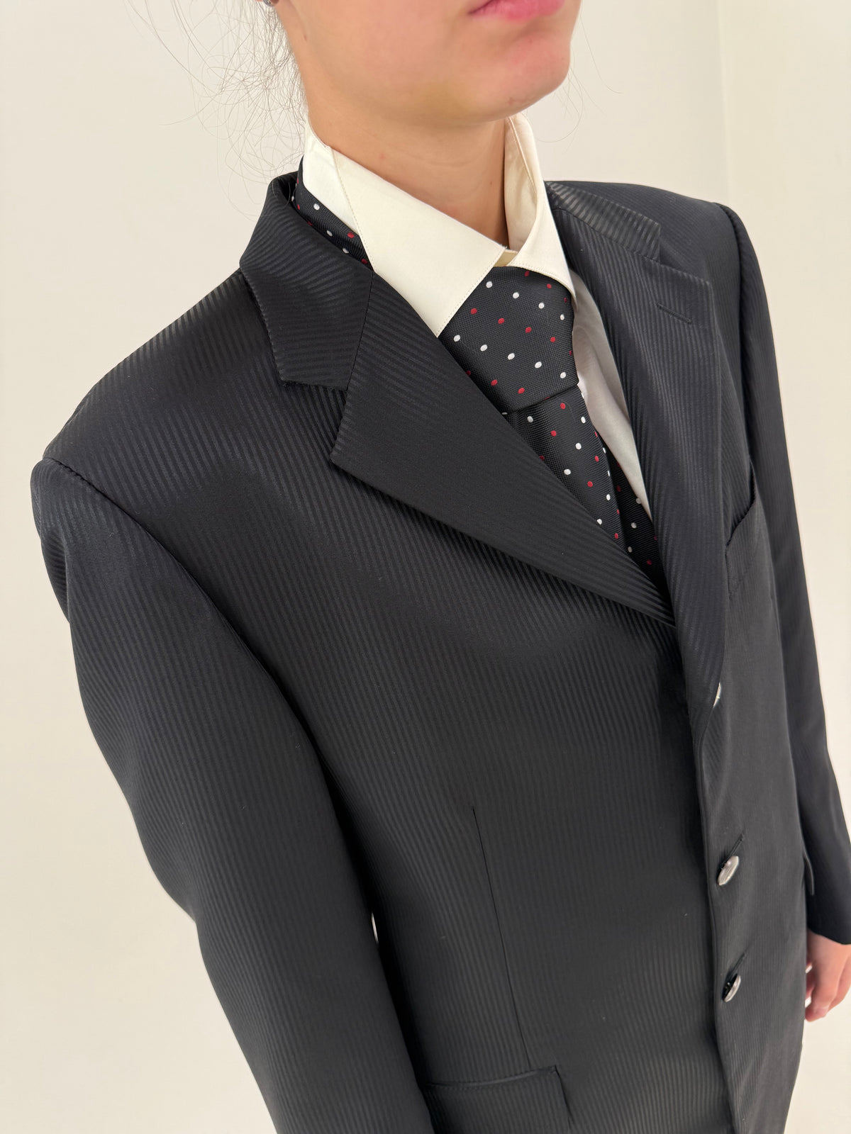 Costum negru de brand luxury Pal Zileri din stofă de lana și mătase naturală texturat cu dungi